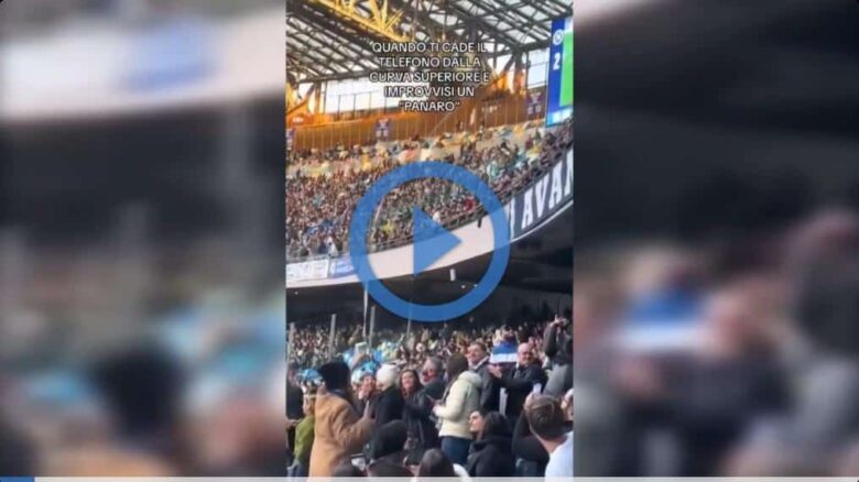 Stadio Maradona, tifosi recuperano smartphone caduto dalla curva: il video dell'incredibile "panaro" diventa virale