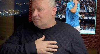 Kvaratskhelia, il padre: “Credo resterà al Napoli, ho un messaggio per i tifosi” – VIDEO