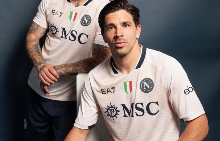 Il Napoli presenta la nuova maglia "Everywhere Jersey": costo da 180 euro e niente patch anti-razzismo