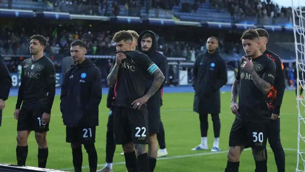 De Laurentiis punisce il Napoli: ritiro forzato per tutto il finale di campionato
