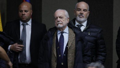 Napoli nel caos, Azzi: "De Laurentiis ha dato alibi ai calciatori"