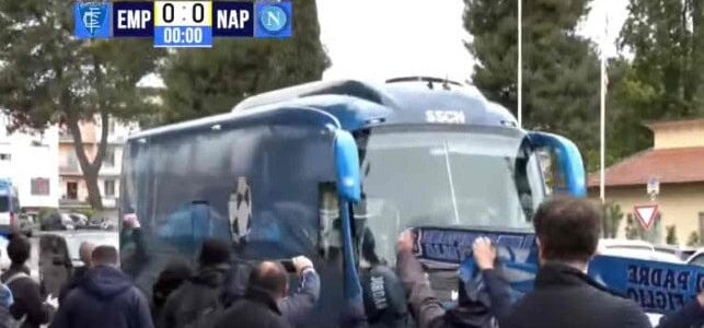 Napoli accolto al Castellani dal coro "Fuori le p***e!"
