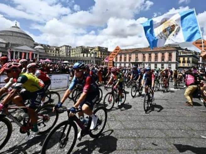 Il Giro d’Italia 2024 arriva a Napoli: il percorso cittadino della nona tappa