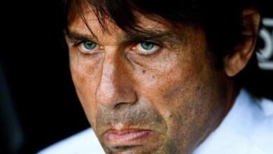 Antonio Conte arriva a Napoli e impone un diktat. Il nuovo allenatore promette passione e impegno per raggiungere grandi traguardi.