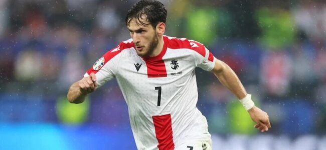 Kvaratskhelia tentato dal PSG: contratto da 11 milioni. La reazione del Napoli - GAZZETTA