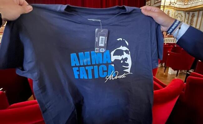 La maglia con la frase motto di Antonio Conte: "Amma Faticà". Ecco i dettagli