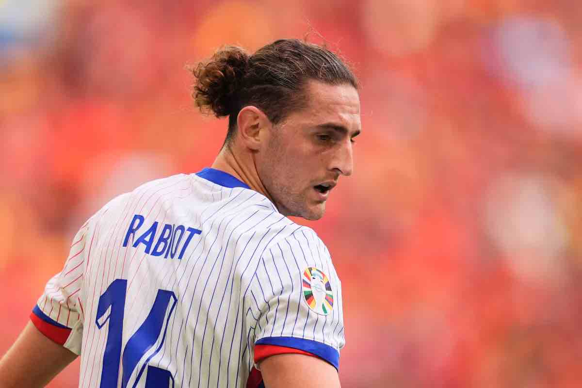 Napoli, Conte vuole Rabiot. La strategia di Manna