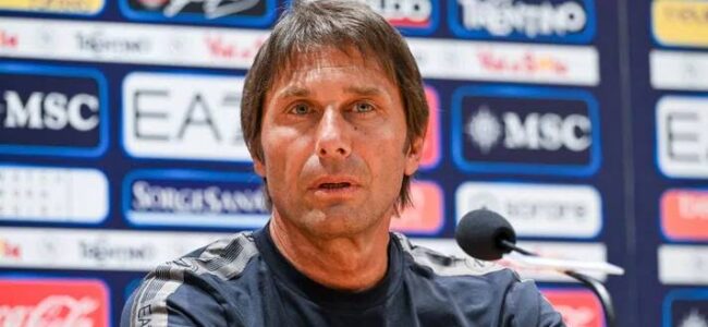 Conte: "Non temo le pressioni. Ecco come giocherà il Napoli"