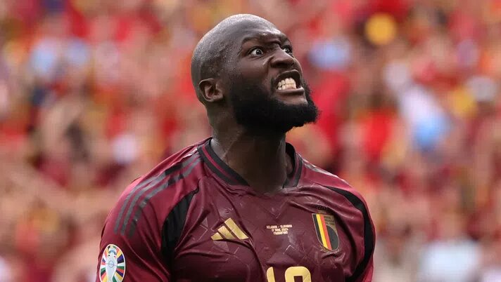 Lukaku-Napoli, ancora distanza col Chelsea, ma Big Rom vuole gli azzurri. le ultime notizie sulla trattativa di calciomercato.