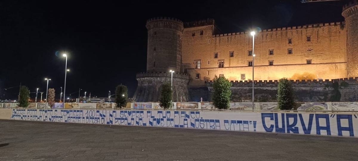 Il Napoli festeggia 98 anni: Striscione da brividi degli Ultras