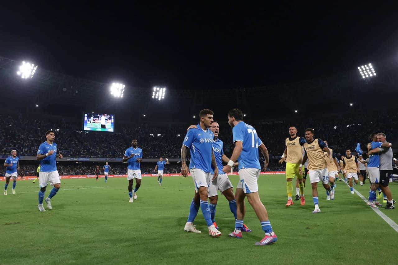 Napoli-Bologna 3-0: Di Lorenzo, Kvara e Simeone, regalano il primo sorriso a Conte