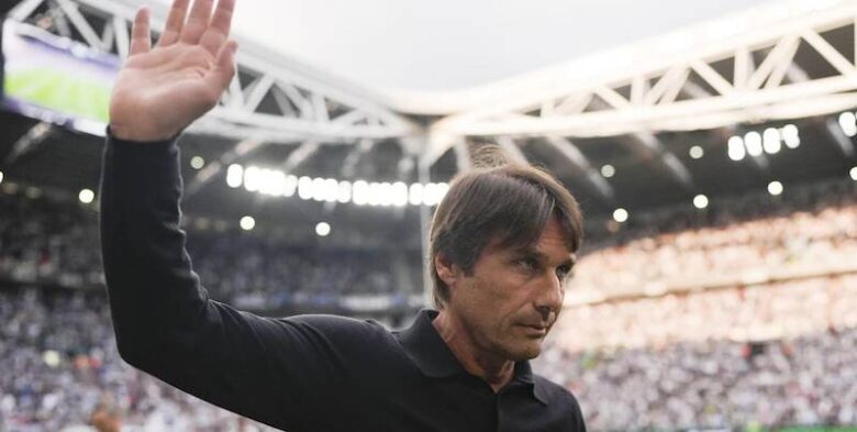 VIDEO – Conte, gesto speciale verso i tifosi del Napoli al termine del match contro la Juve