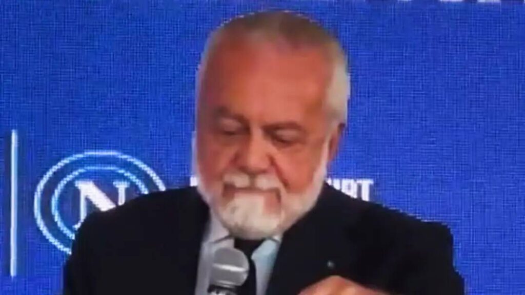 De Laurentiis si commuove, tifosi impazziti: “Da solo, in un sistema di concorrenza sleale”