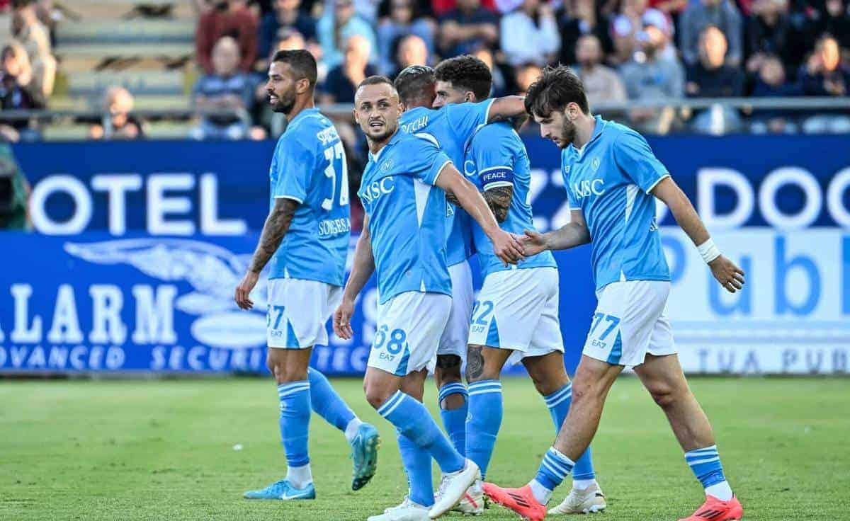 Cagliari Napoli 0 4: Meret decisivo, Lukaku trascina gli azzurri. Le pagelle e il tabellino