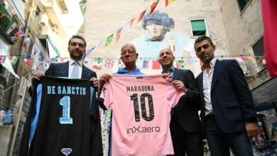 Coppa Italia, il Palermo omaggia Maradona: visita al murale prima della sfida contro il Napoli