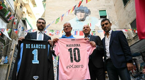 Coppa Italia, il Palermo omaggia Maradona: visita al murale prima della sfida contro il Napoli