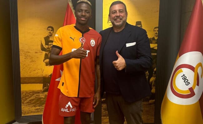 Osimhen ha firmato, è ufficialmente un nuovo calciatore del Galatasaray! Nessuna clausola di acquisto o obbligo