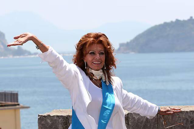 Sophia Loren compie 90 anni: Napoli celebra la sua diva più amata