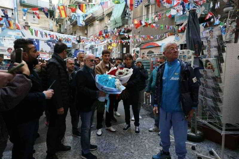 VIDEO – Napoli, che omaggio a Maradona! Conte, ADL e Di Lorenzo al murale