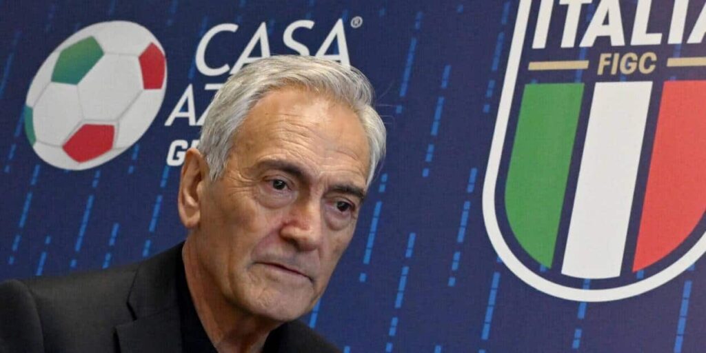 Hojlund pesa sul bilancio: il Napoli e la Serie A tremano davanti al nuovo paletto Figc