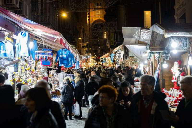 Tutti stanno scegliendo Napoli per l’Immacolata: i numeri sorprendenti