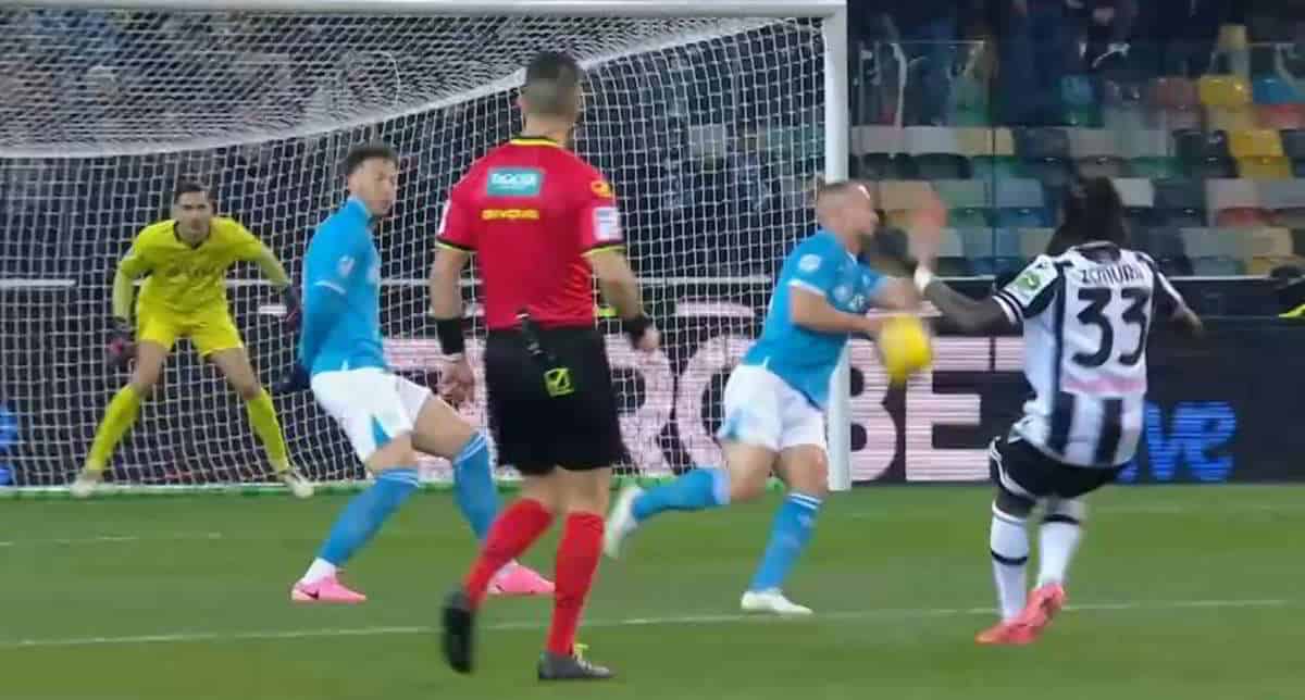 Serie A, bufera arbitri: rigore negato al Cagliari e penalty discutibile in Udinese Napoli