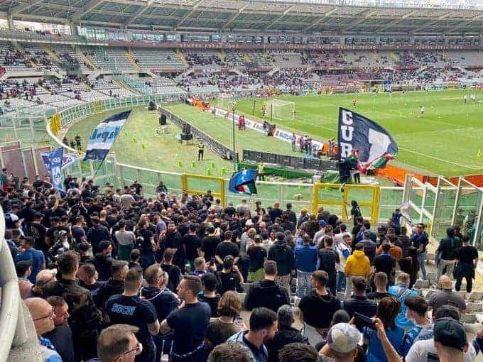 Paura a Torino per i tifosi del Napoli: tensione e un ferito, cosa è successo prima della partita