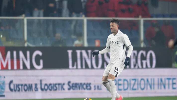 “Ho freddo”: la bambina trema, il gesto dolcissimo di Rrahmani prima di Fiorentina Napoli