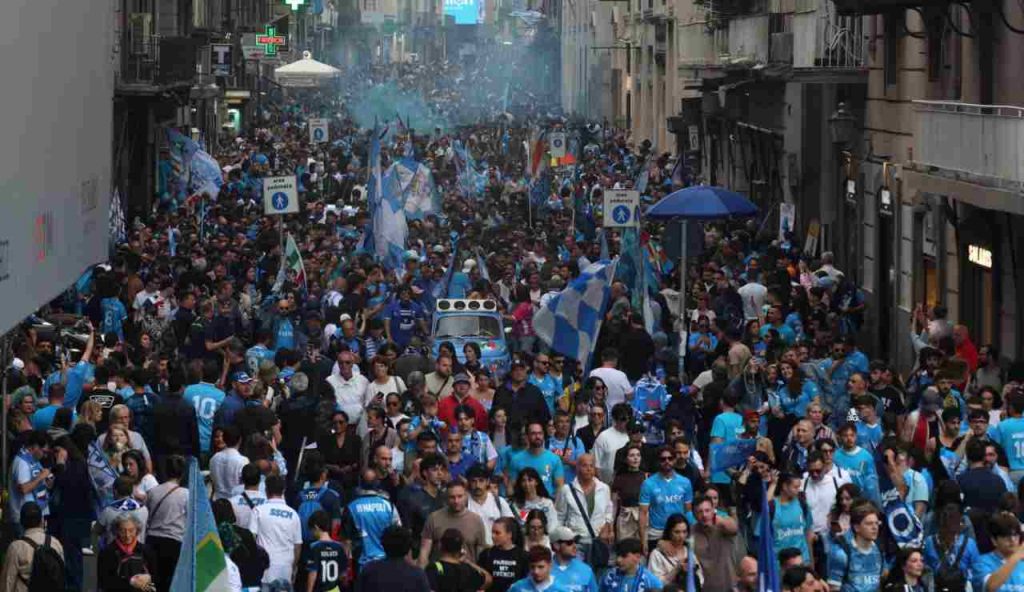 Napoli, febbre azzurra: col Cagliari sarà il decimo sold out consecutivo al Maradona