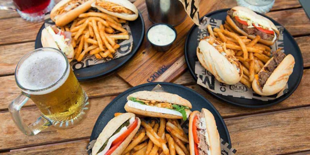 McDonald’s napoletano: se mangi qui non andrai più dall’originale | Hanno anche lo schermo per le ordinazioni