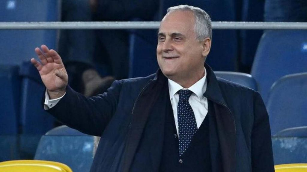 Lotito multato di 200€: “Non garantita l’acqua calda nello spogliatoio” | Ennesima figuraccia nazionale