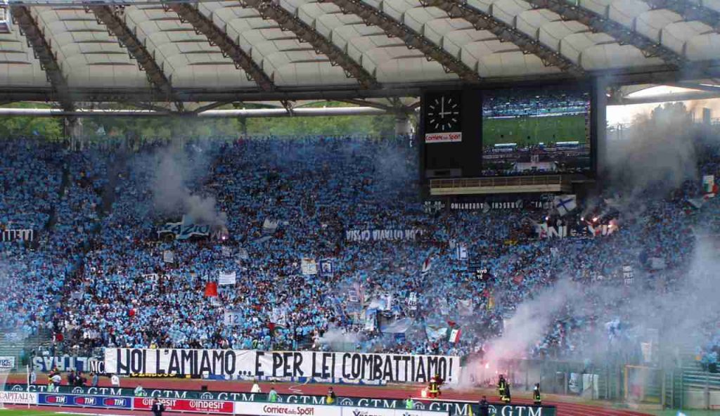 Lazio, i problemi non sono finiti: beccato ubriaco fradicio prima della partita | Praticamente una spugna