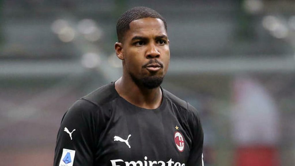 Toglitela, non sei degno: Allegri leva la fascia da capitano a Maignan | Ormai è un separato in casa