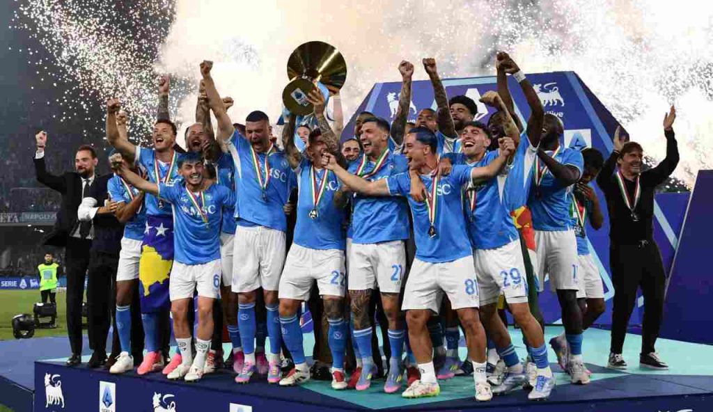 Revocato lo scudetto al Napoli: lo assegnano a tavolino all’Inter (di nuovo) | La sentenza non lascia scampo