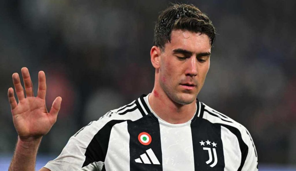 Dusan Vlahovic è in lacrime: è morto il mister in campo | Addio al maestro di sempre