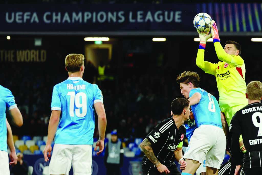 napoli eintracht 0 0 gli highlights