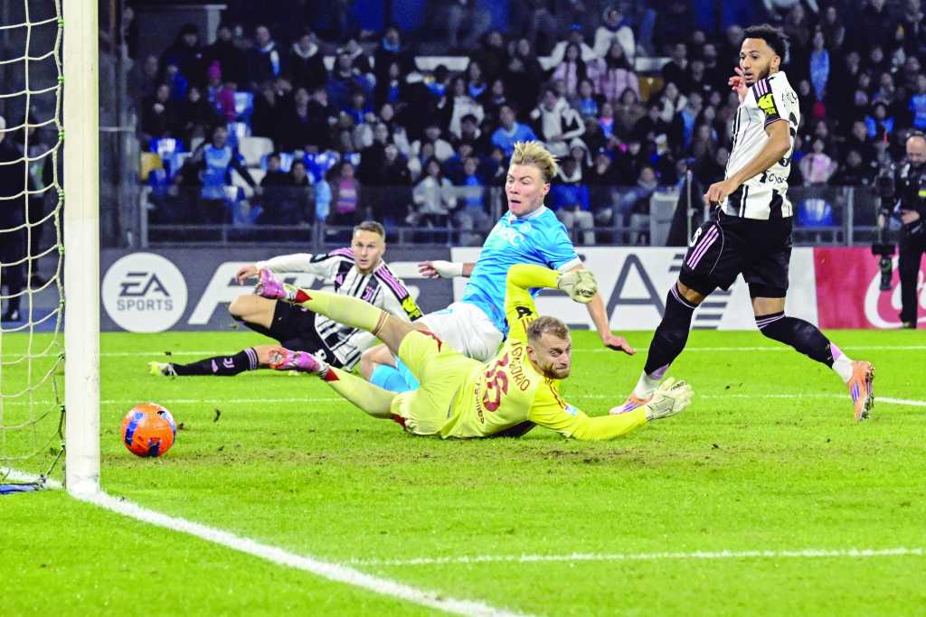 Corriere dello Sport: “Napoli da scudetto: Conte piega Spalletti e domina la Juve” Corriere dello Sport: “Napoli da scudetto: Conte piega Spalletti e domina la Juve”