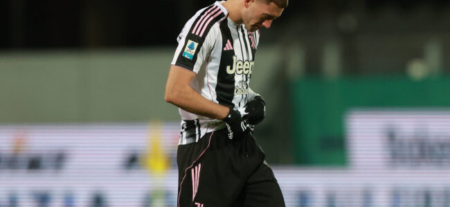 Dusan-Vlahovic-down-Fiorentina-Juventus.jpg