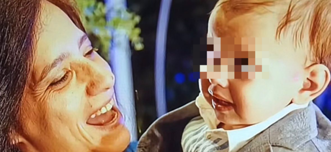 Il-piccolo-Domenico-con-la-mamma.png
