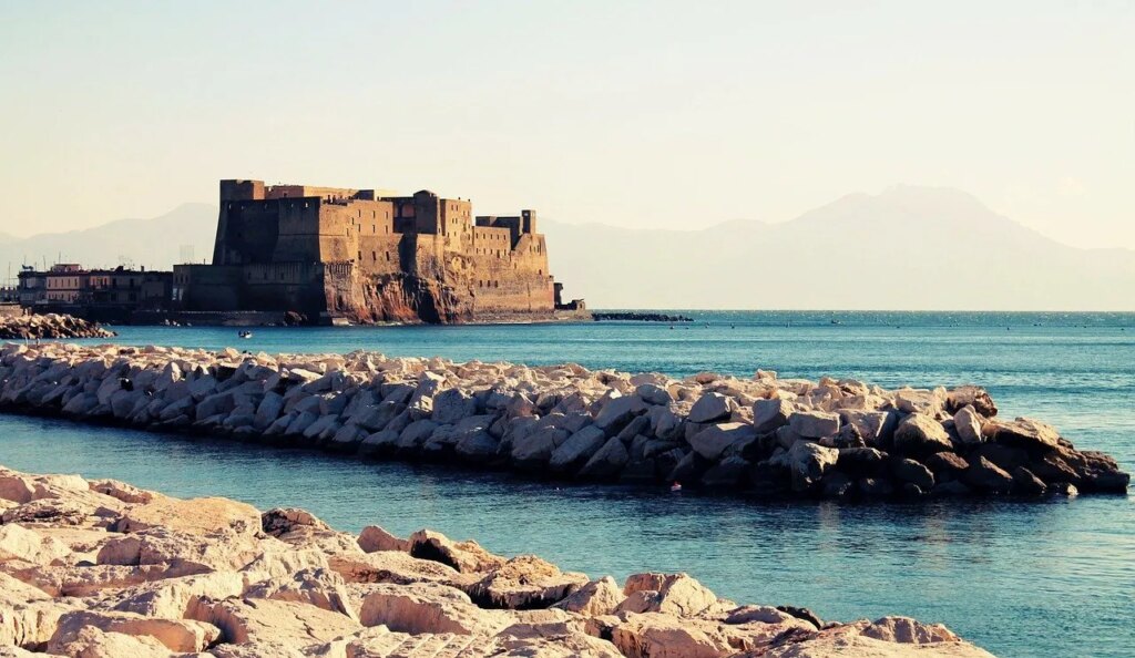 castel-dellovo-napoli-sole.jpg