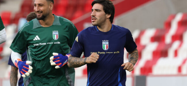 Gianluigi-Donnarumma-Sandro-Tonali-Italy-training.jpg