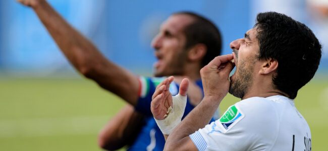 Giorgio-Chiellini-Luis-Suarez-bite.jpg