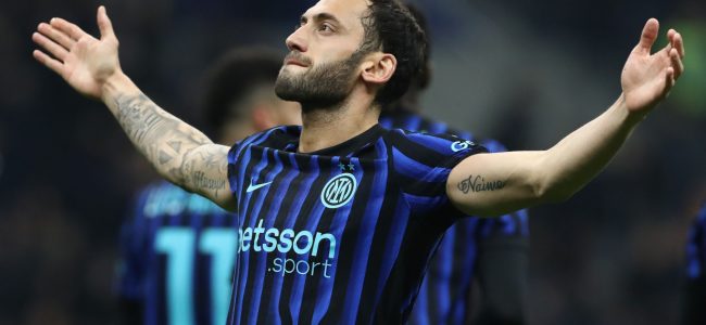 Hakan-Calhanoglu-celebrate.jpg