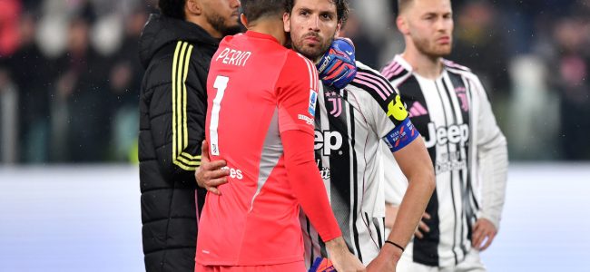 Manuel-Locatelli-consoled-by-Mattia-Perin.jpg