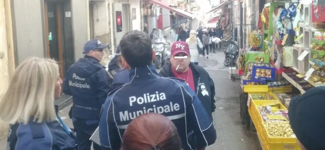 mercato-torre-greco-polizia.jpg