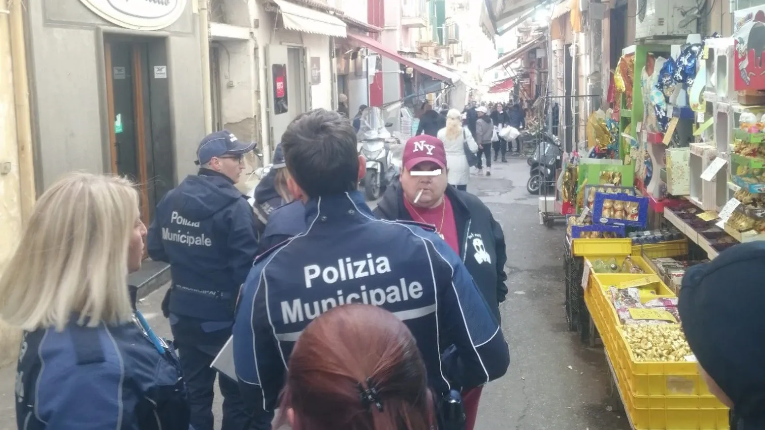 epatite a intervento a torre del greco con agenti fissi nei mercati per sicurezza alimentare da Napolipiu.com epatite a intervento a torre del greco con agenti fissi nei mercati per sicurezza alimentare