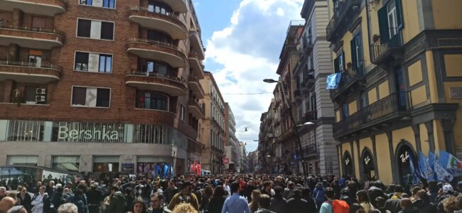 napoli-turisti.jpeg