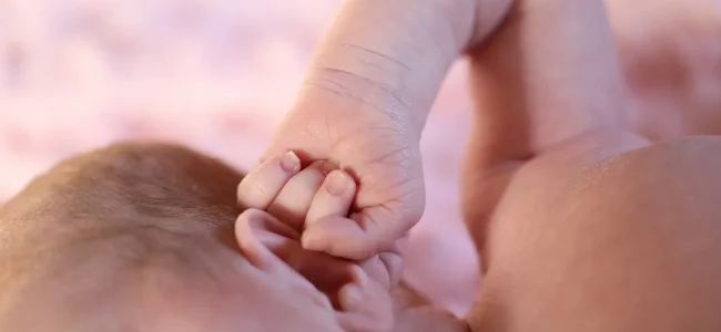 neonato-orecchio.jpg
