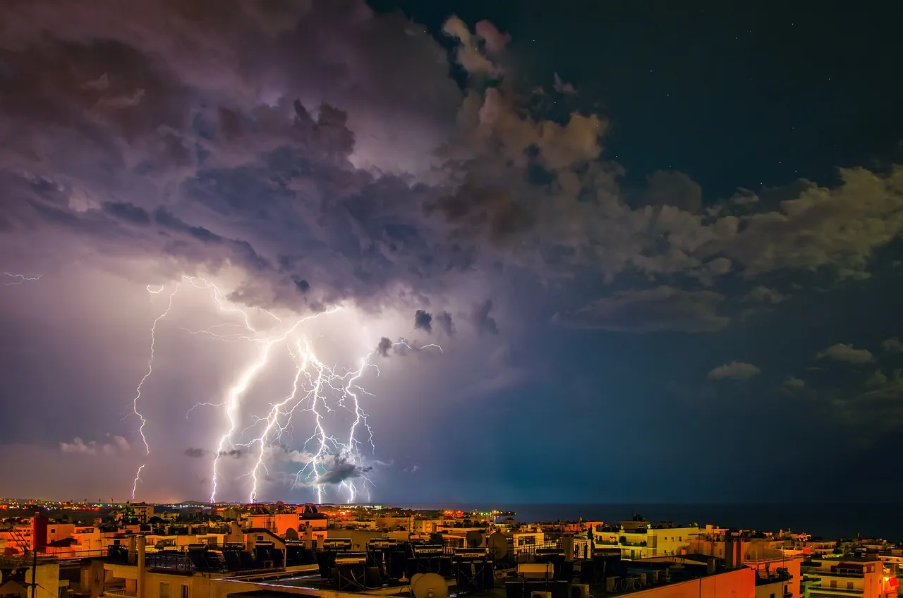 allerta meteo in campania temporali fulmini e rischio grandine nelle prossime ore da Napolipiu.com allerta meteo in campania temporali fulmini e rischio grandine nelle prossime ore