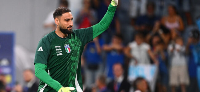 Gianluigi-Donnarumma-Italy-warm-up.jpg